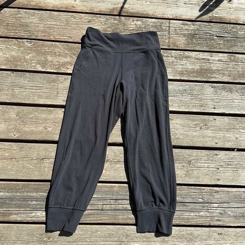Align crop length joggers